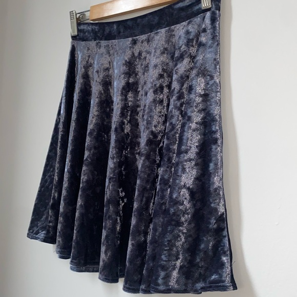 Charlotte Russe women’s Blue Crushed Velvet Skater Skirt, size medium - Picture 2 of 5